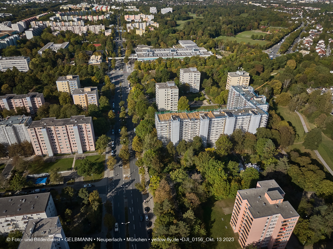 13.10.2023 - GEWOFAG-Sanierung am Karl-Marx-Ring 11-21 in Neuperlach