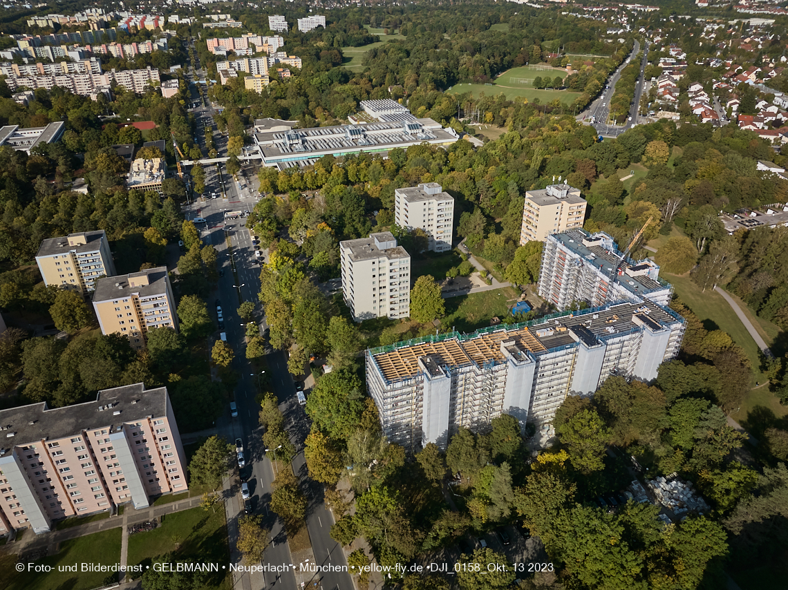 13.10.2023 - GEWOFAG-Sanierung am Karl-Marx-Ring 11-21 in Neuperlach