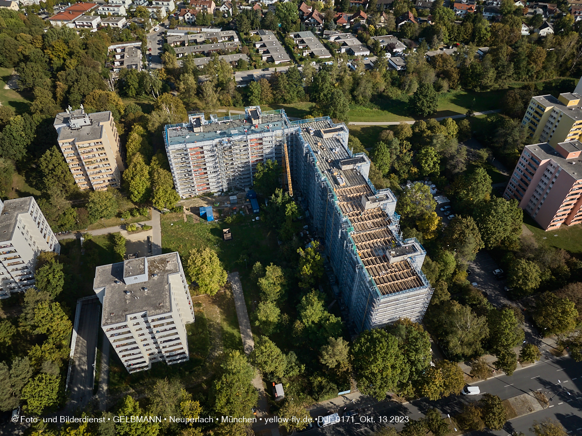 13.10.2023 - GEWOFAG-Sanierung am Karl-Marx-Ring 11-21 in Neuperlach