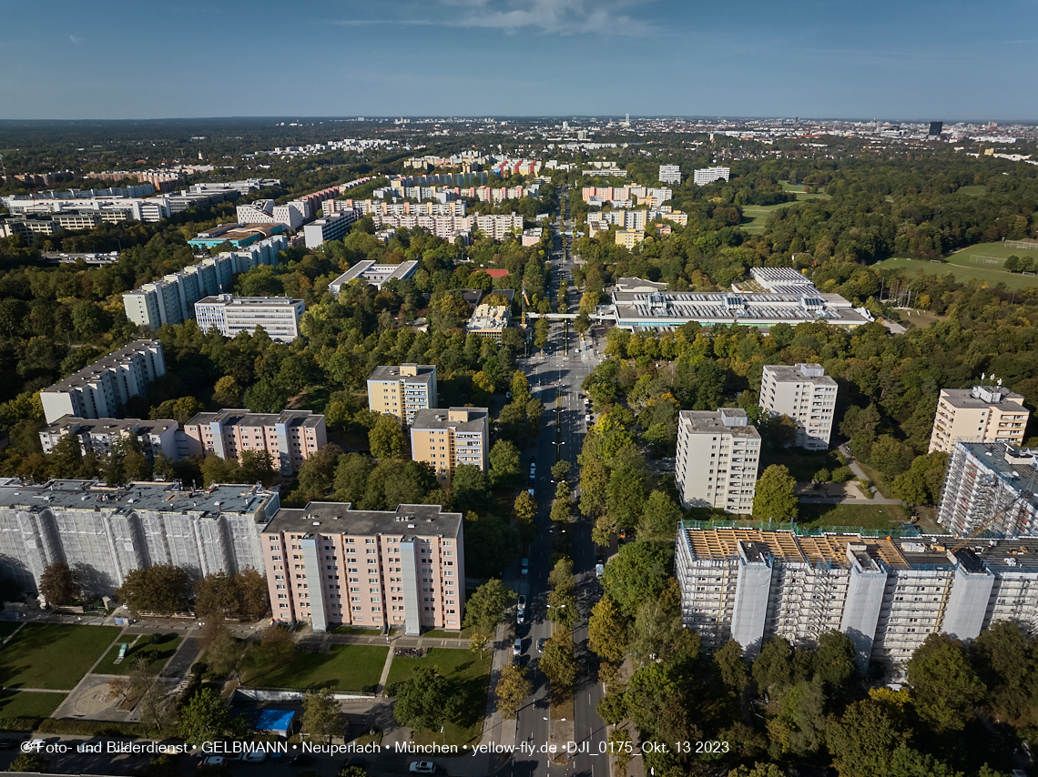 13.10.2023 - GEWOFAG-Sanierung am Karl-Marx-Ring 11-21 in Neuperlach