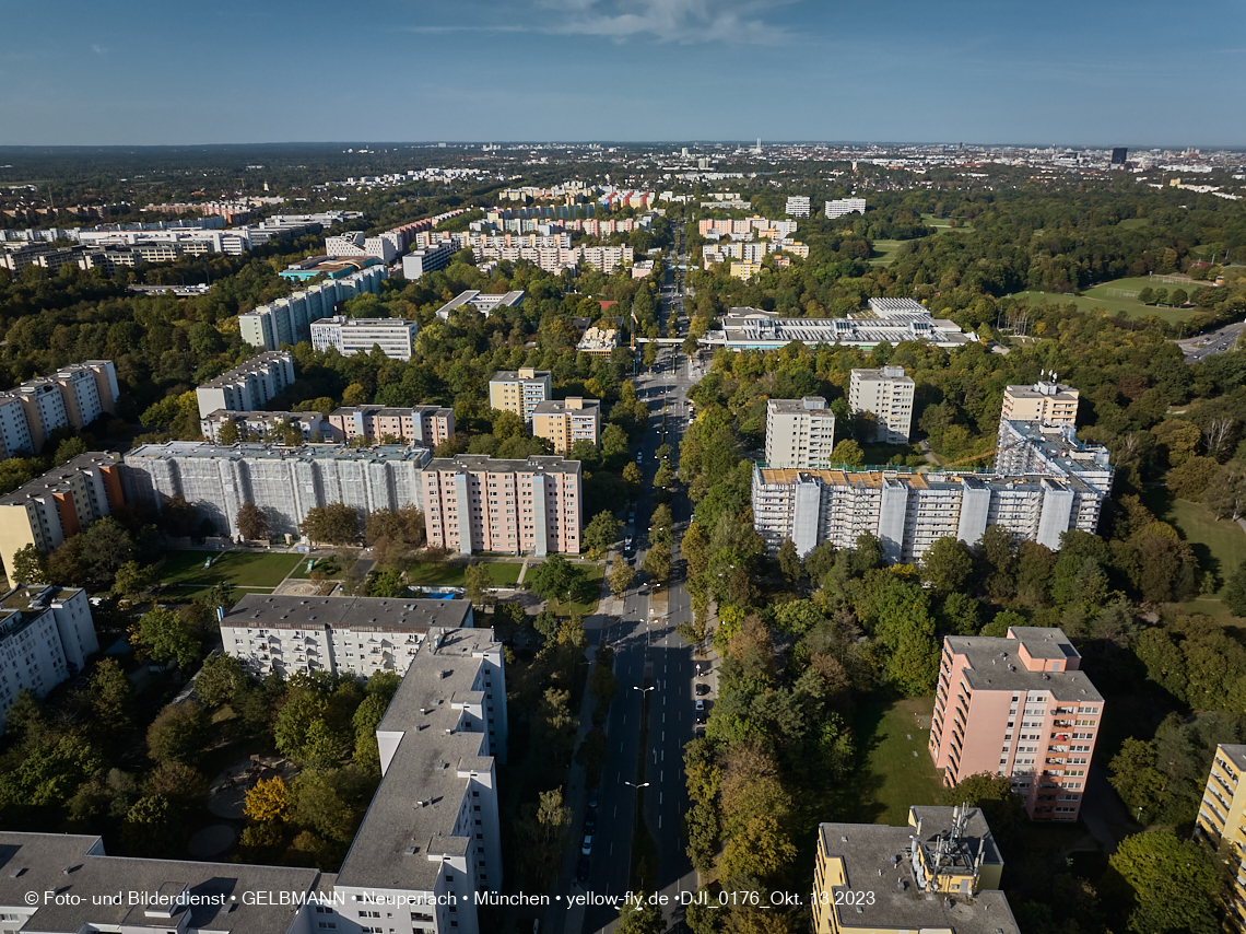 13.10.2023 - GEWOFAG-Sanierung am Karl-Marx-Ring 11-21 in Neuperlach