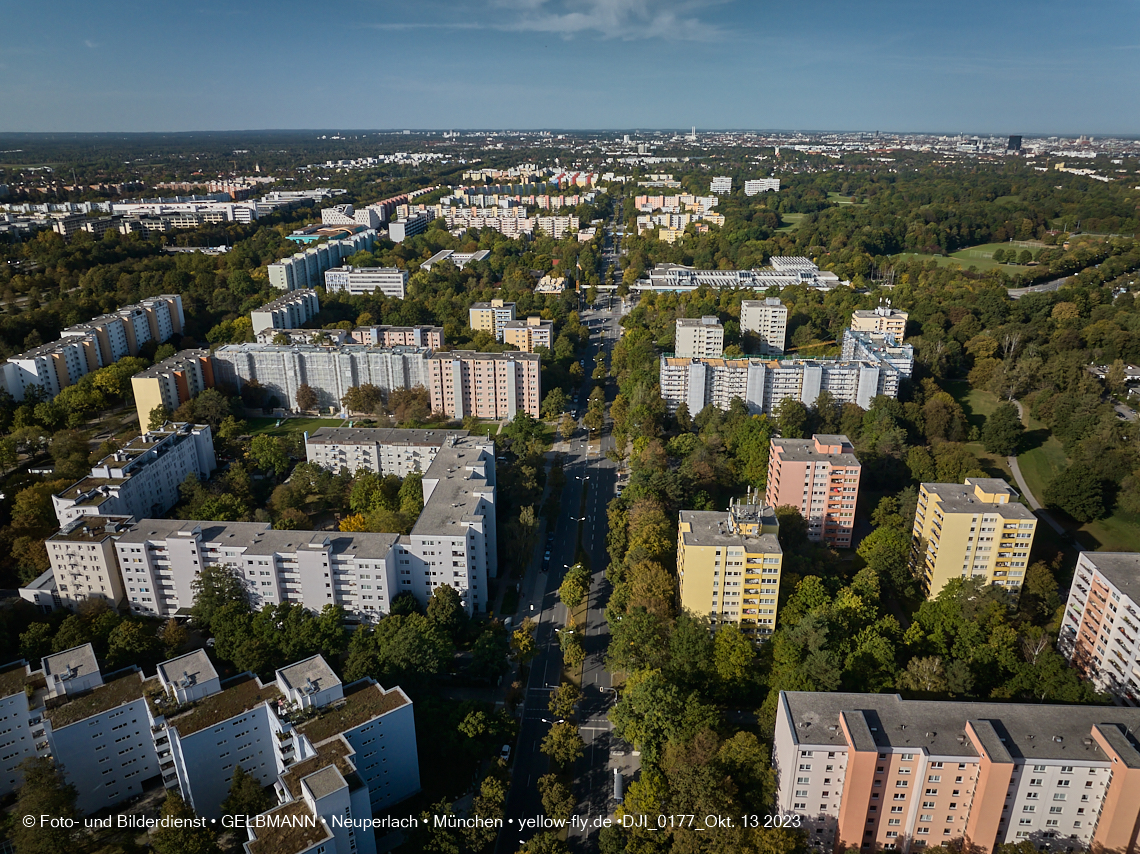 13.10.2023 - GEWOFAG-Sanierung am Karl-Marx-Ring 11-21 in Neuperlach