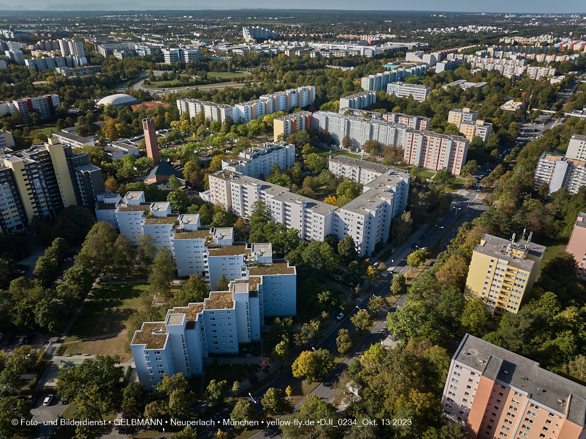 13.10.2023 - GEWOFAG-Sanierung am Karl-Marx-Ring 11-21 in Neuperlach