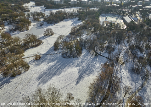 07.12.2023 - Ostpark mit Schnee und Eis in Berg am Laim