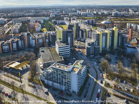 30.01.2024 - Marx-Zentrum, Studentenwohnheim und Wohnanlage Karl-Marx-Ring 52-62 und KMR 53-57c