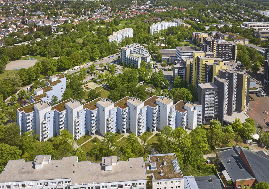 30.04.2025 - Wohnanlage Karl-Marx-Ring 52-62 und das Marx-Zentrum in Neuperlach
