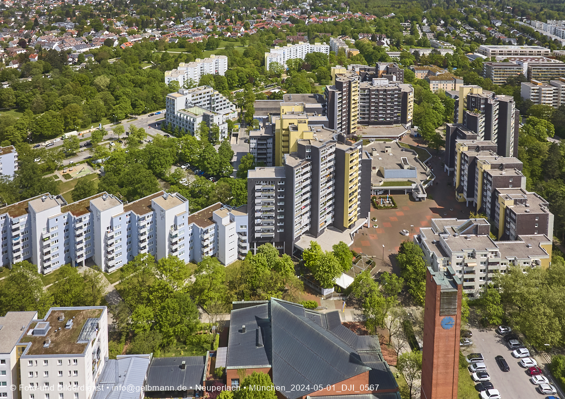 30.04.2025 - Wohnanlage Karl-Marx-Ring 52-62 und das Marx-Zentrum in Neuperlach