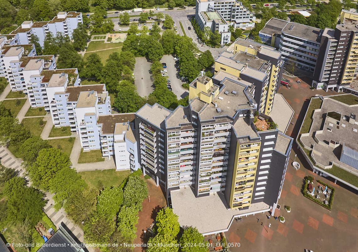 30.04.2025 - Wohnanlage Karl-Marx-Ring 52-62 und das Marx-Zentrum in Neuperlach