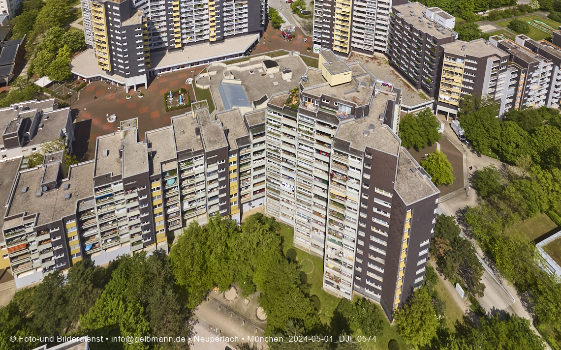 30.04.2025 - Wohnanlage Karl-Marx-Ring 52-62 und das Marx-Zentrum in Neuperlach