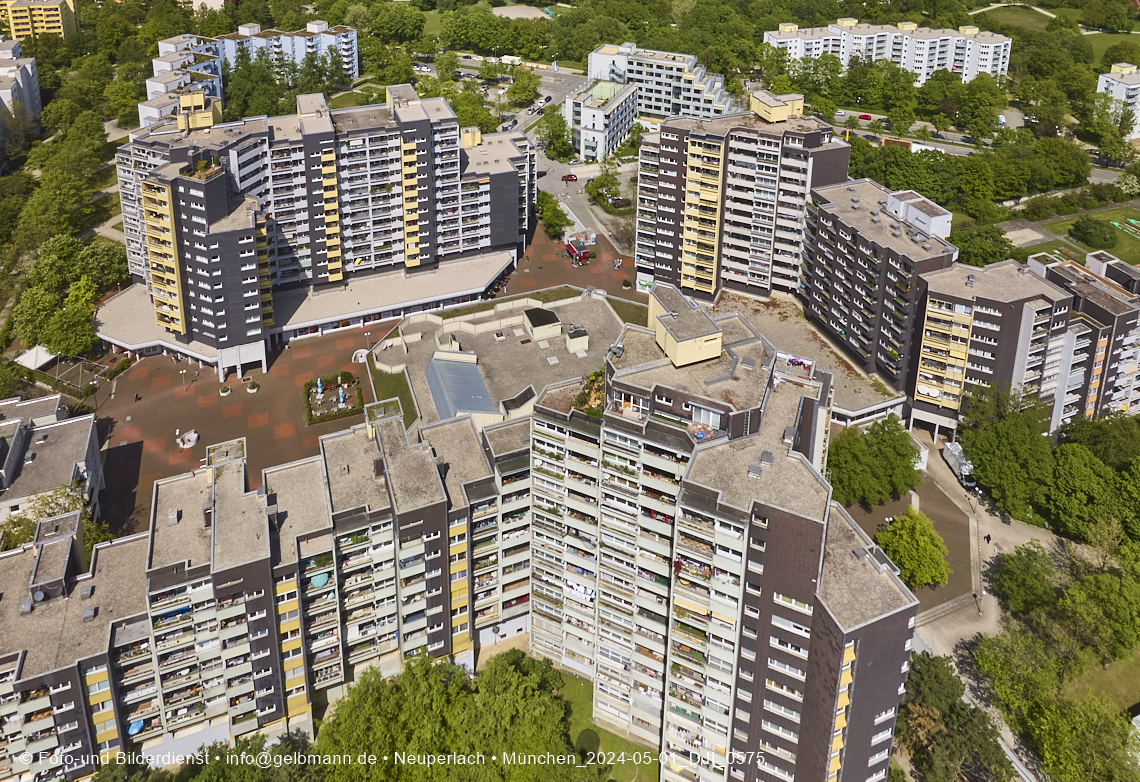 30.04.2025 - Wohnanlage Karl-Marx-Ring 52-62 und das Marx-Zentrum in Neuperlach