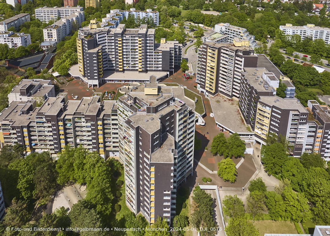 30.04.2025 - Wohnanlage Karl-Marx-Ring 52-62 und das Marx-Zentrum in Neuperlach