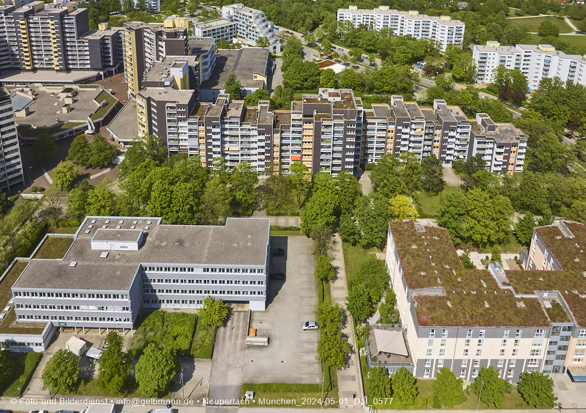 30.04.2025 - Wohnanlage Karl-Marx-Ring 52-62 und das Marx-Zentrum in Neuperlach