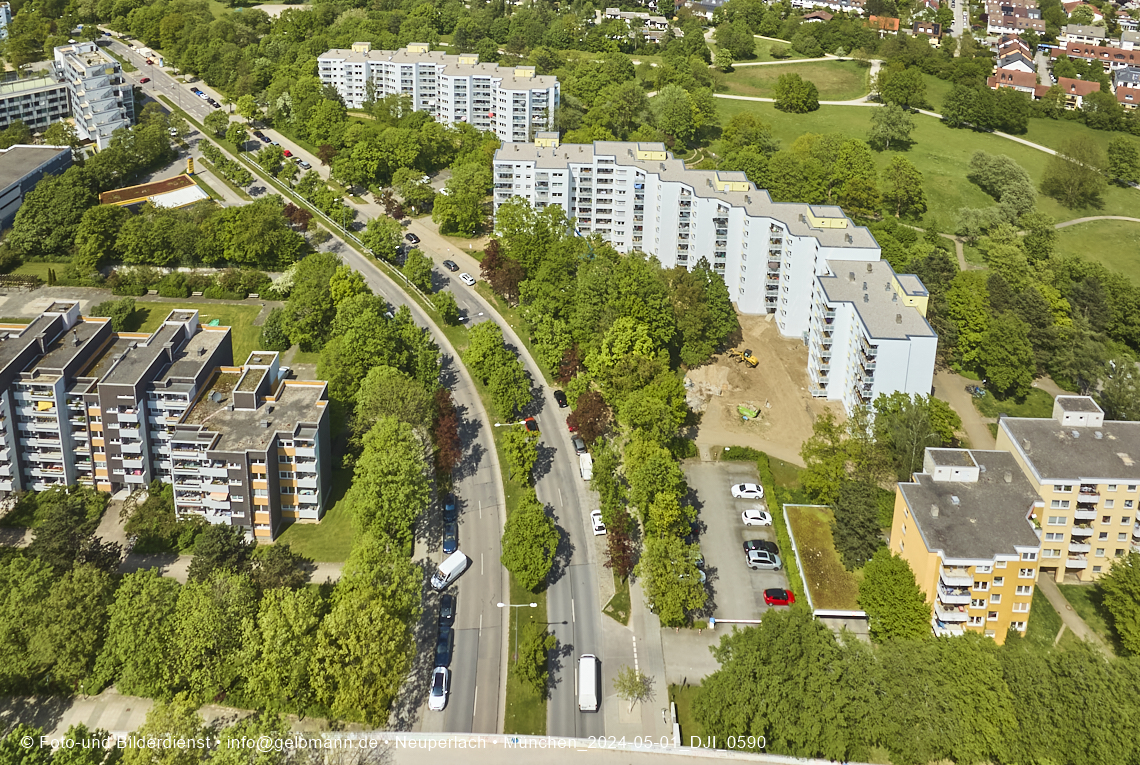 30.04.2025 - Wohnanlage Karl-Marx-Ring 52-62 und das Marx-Zentrum in Neuperlach