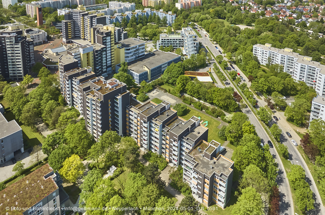 30.04.2025 - Wohnanlage Karl-Marx-Ring 52-62 und das Marx-Zentrum in Neuperlach