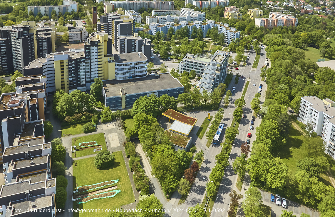 30.04.2025 - Wohnanlage Karl-Marx-Ring 52-62 und das Marx-Zentrum in Neuperlach