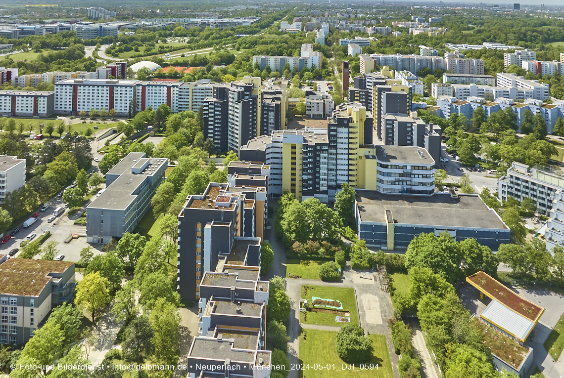 30.04.2025 - Wohnanlage Karl-Marx-Ring 52-62 und das Marx-Zentrum in Neuperlach