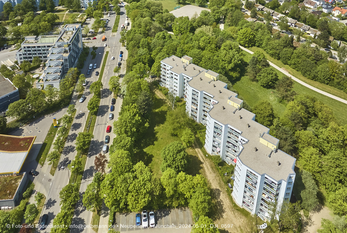 30.04.2025 - Wohnanlage Karl-Marx-Ring 52-62 und das Marx-Zentrum in Neuperlach