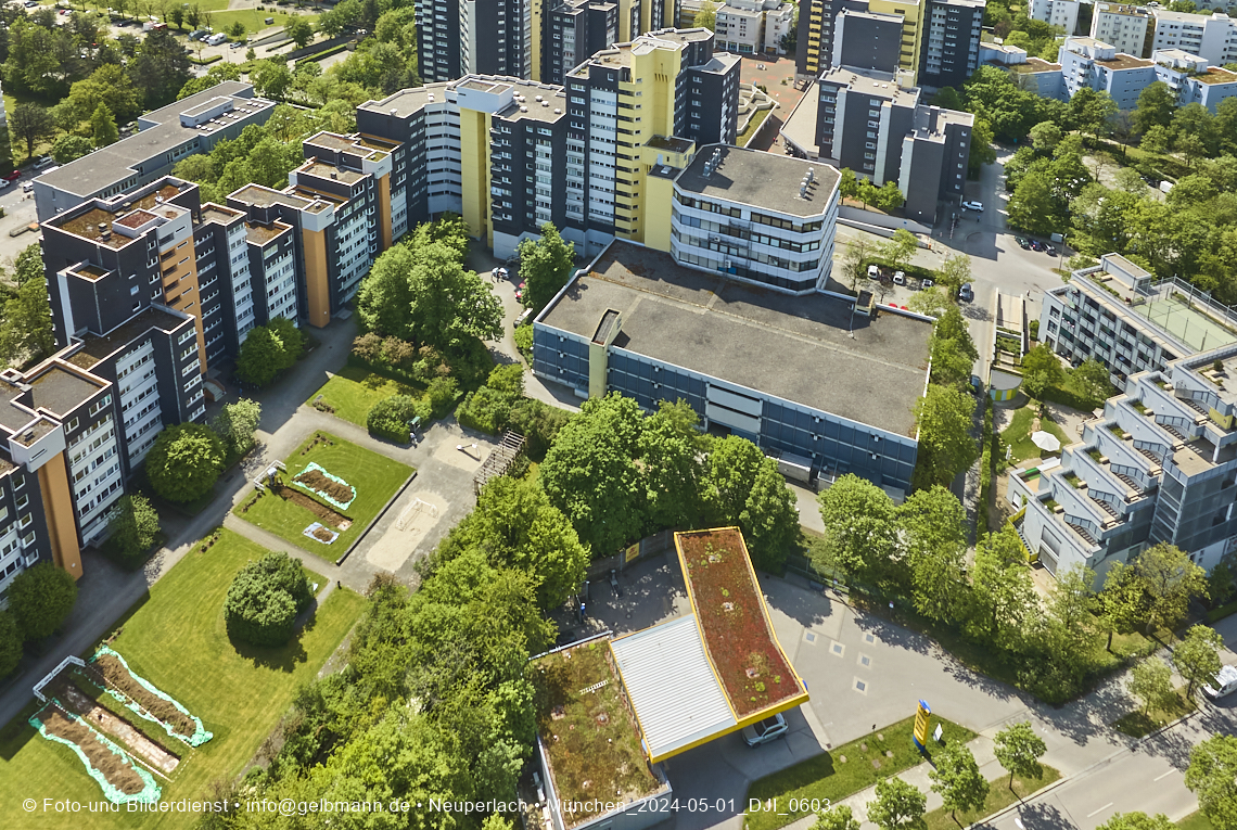 30.04.2025 - Wohnanlage Karl-Marx-Ring 52-62 und das Marx-Zentrum in Neuperlach