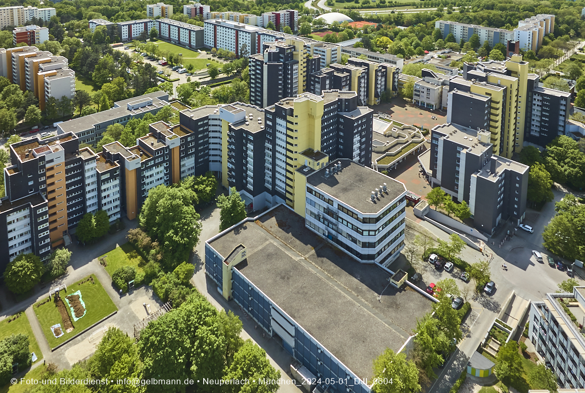 30.04.2025 - Wohnanlage Karl-Marx-Ring 52-62 und das Marx-Zentrum in Neuperlach
