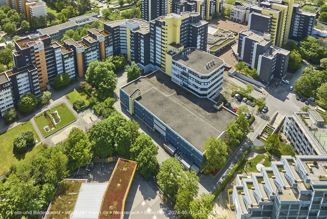 30.04.2025 - Wohnanlage Karl-Marx-Ring 52-62 und das Marx-Zentrum in Neuperlach