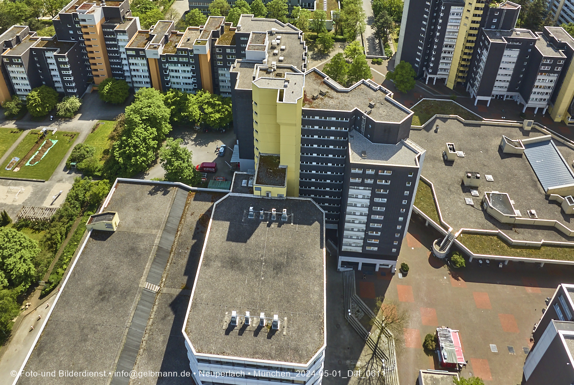 30.04.2025 - Wohnanlage Karl-Marx-Ring 52-62 und das Marx-Zentrum in Neuperlach