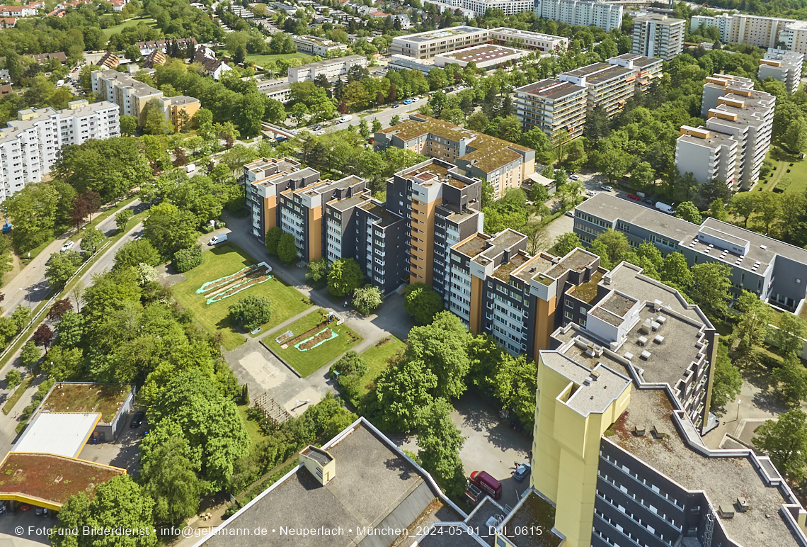 30.04.2025 - Wohnanlage Karl-Marx-Ring 52-62 und das Marx-Zentrum in Neuperlach
