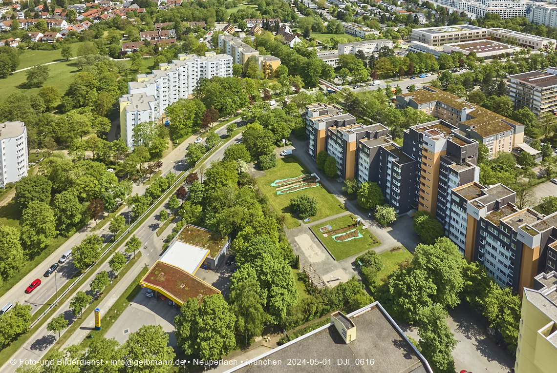 30.04.2025 - Wohnanlage Karl-Marx-Ring 52-62 und das Marx-Zentrum in Neuperlach