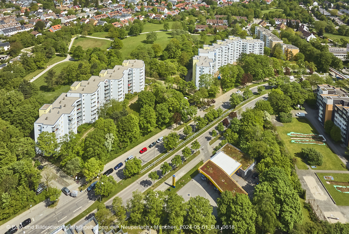 30.04.2025 - Wohnanlage Karl-Marx-Ring 52-62 und das Marx-Zentrum in Neuperlach