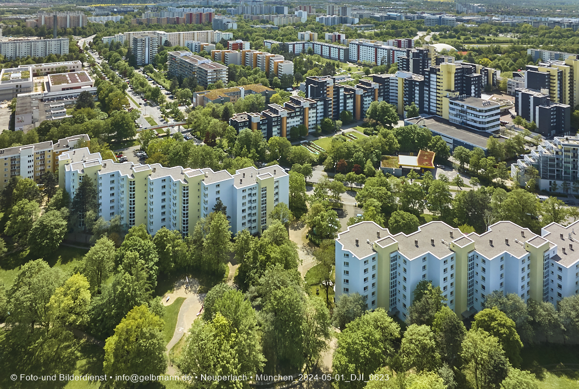 30.04.2025 - Wohnanlage Karl-Marx-Ring 52-62 und das Marx-Zentrum in Neuperlach