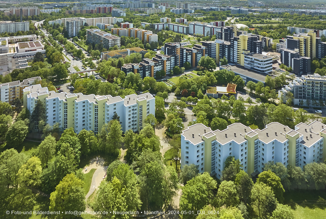 30.04.2025 - Wohnanlage Karl-Marx-Ring 52-62 und das Marx-Zentrum in Neuperlach