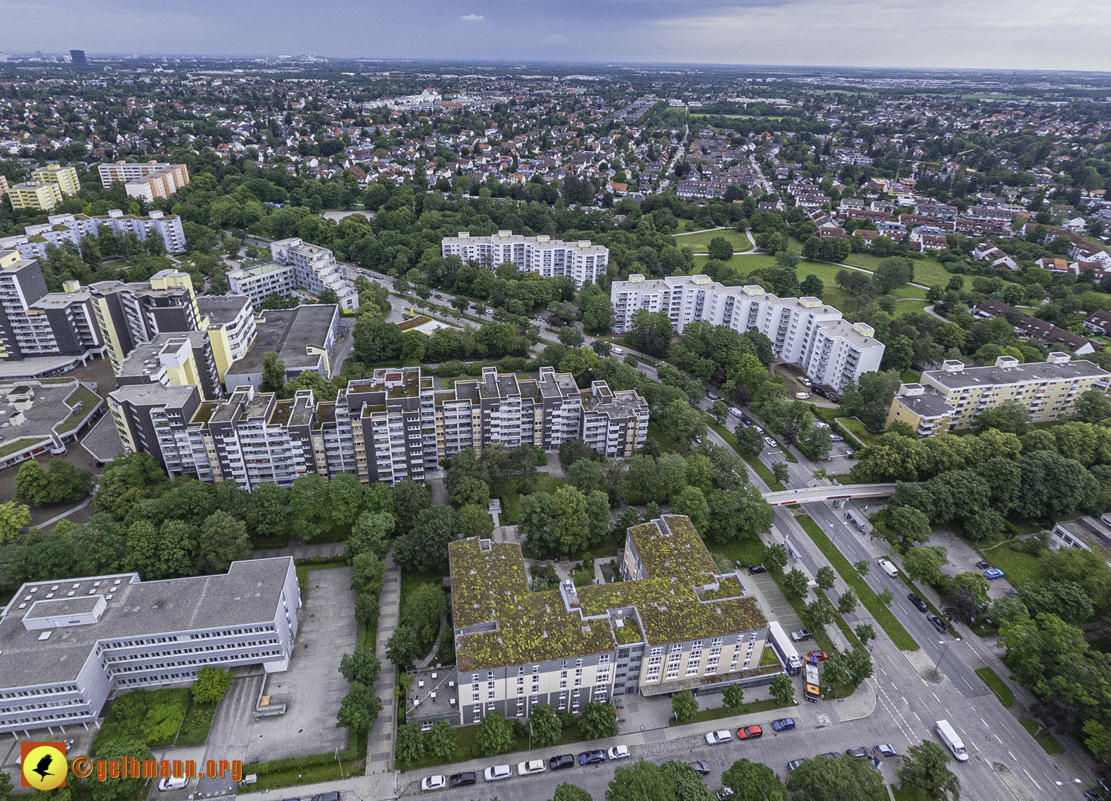 06.06.2024 - Luftbilder der Wohnanlage am Karl-Marx-Ring 52-62 und dem Marx-Zentrum in Neuperlach