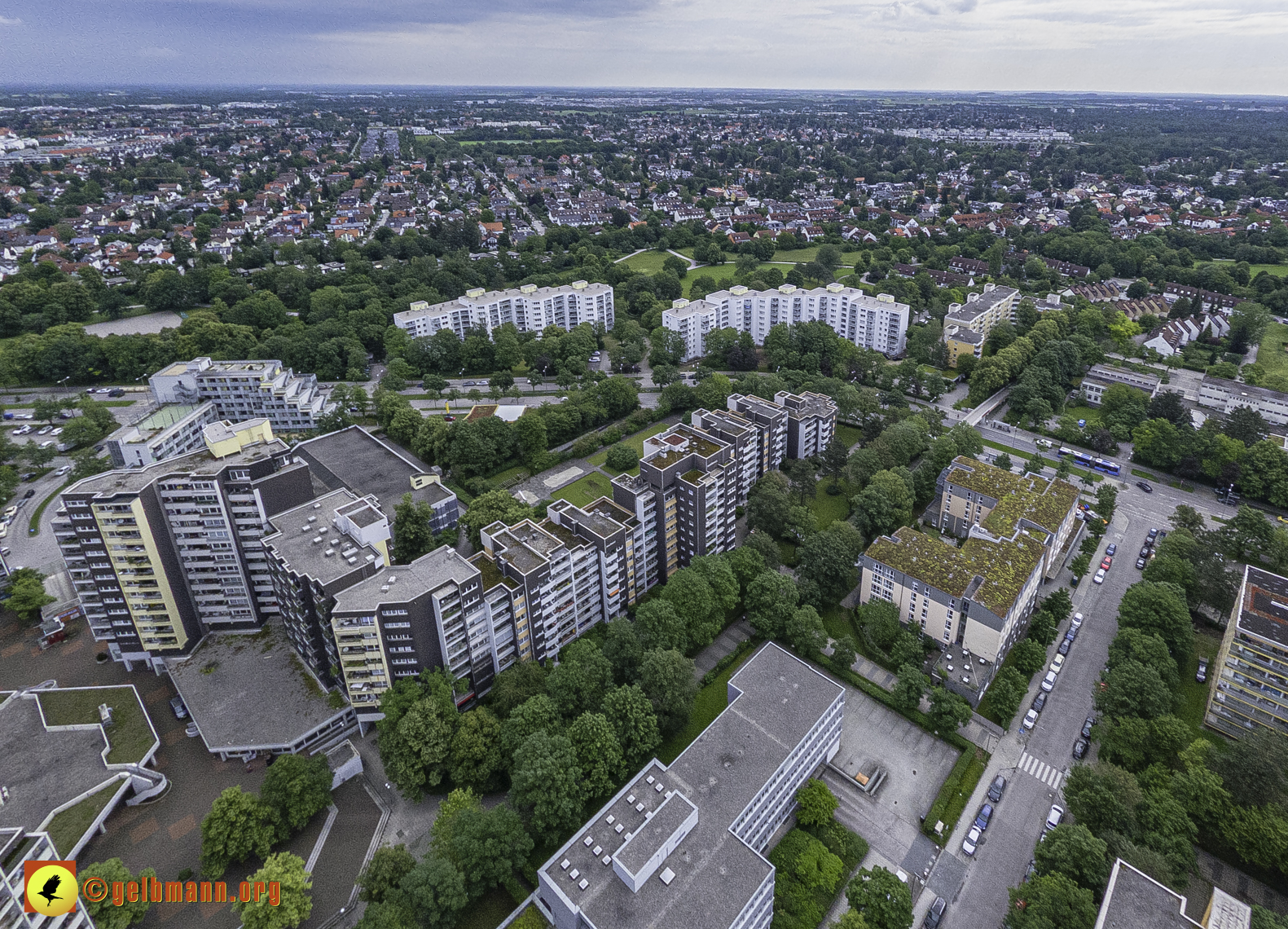 06.06.2024 - Luftbilder der Wohnanlage am Karl-Marx-Ring 52-62 und dem Marx-Zentrum in Neuperlach