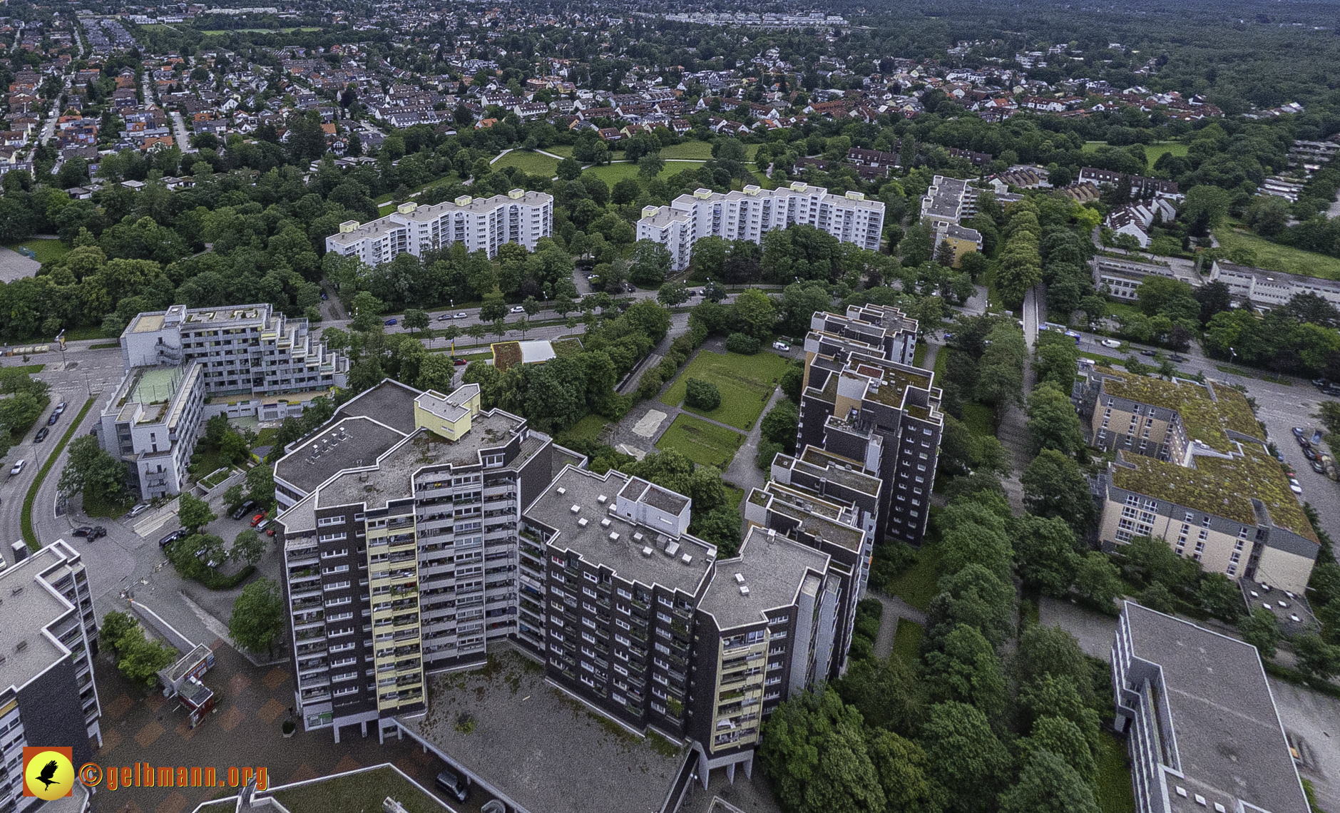06.06.2024 - Luftbilder der Wohnanlage am Karl-Marx-Ring 52-62 und dem Marx-Zentrum in Neuperlach