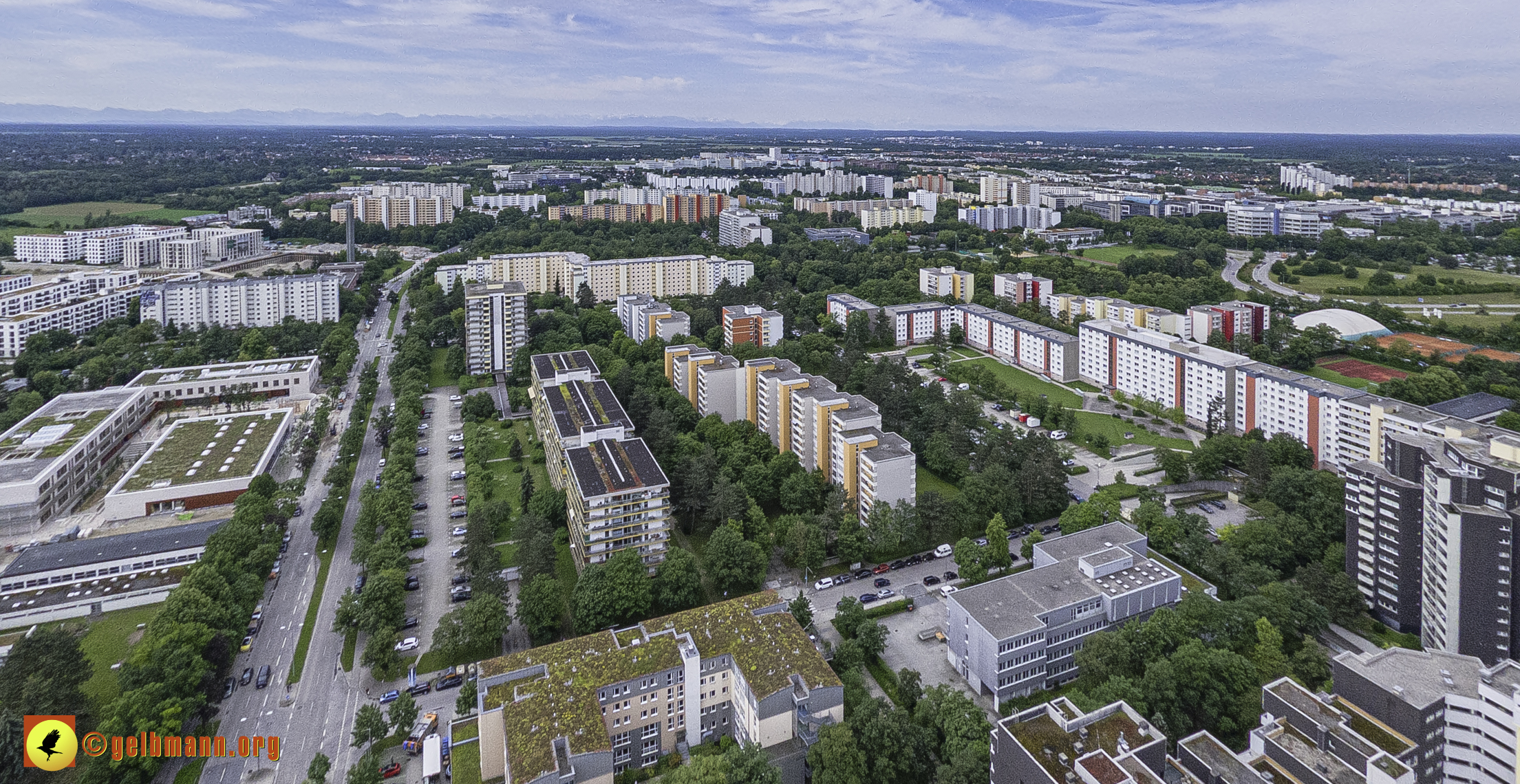06.06.2024 - Luftbilder der Wohnanlage am Karl-Marx-Ring 52-62 und dem Marx-Zentrum in Neuperlach