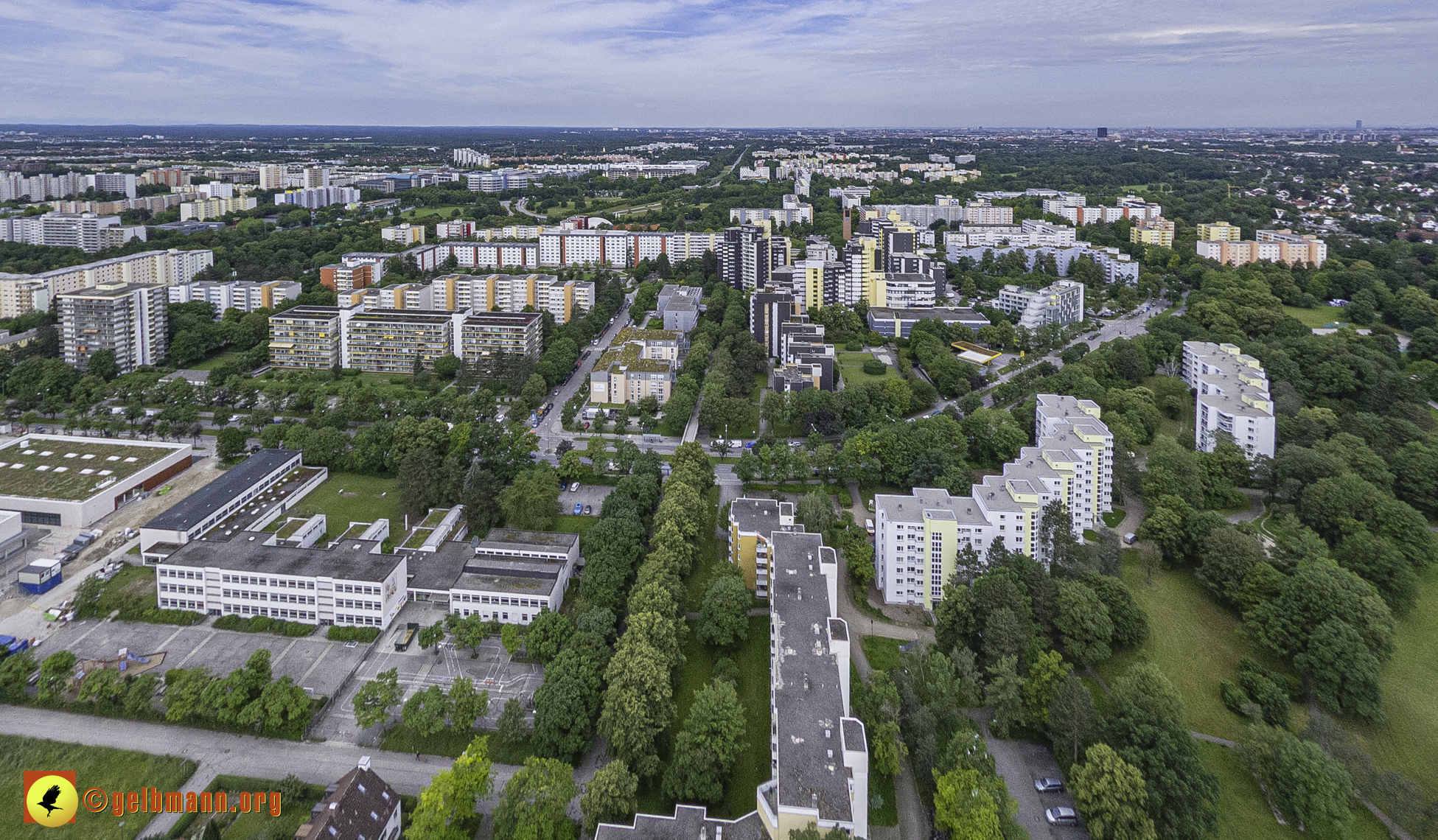 06.06.2024 - Luftbilder der Wohnanlage am Karl-Marx-Ring 52-62 und dem Marx-Zentrum in Neuperlach