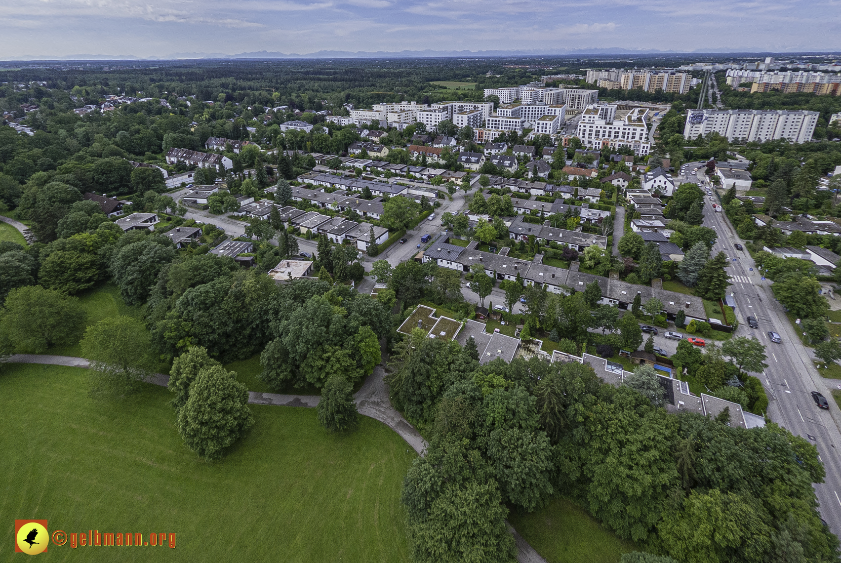 06.06.2024 - Luftbilder der Wohnanlage am Karl-Marx-Ring 52-62 und dem Marx-Zentrum in Neuperlach