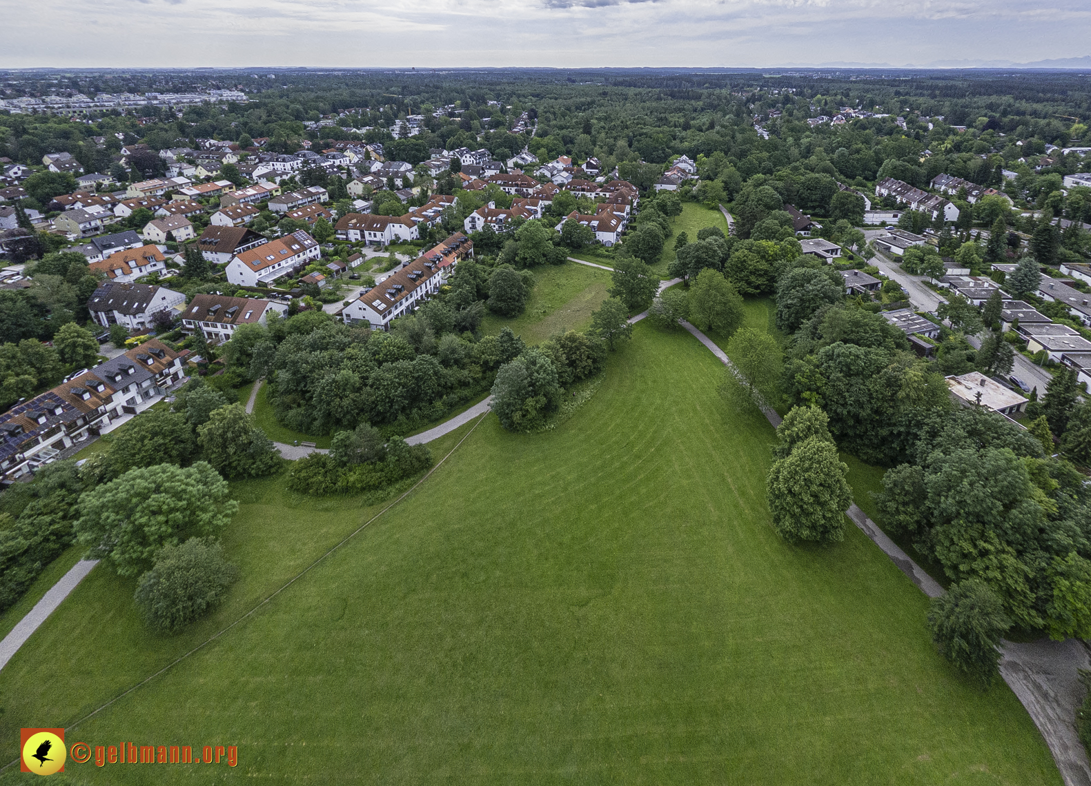 06.06.2024 - Luftbilder der Wohnanlage am Karl-Marx-Ring 52-62 und dem Marx-Zentrum in Neuperlach