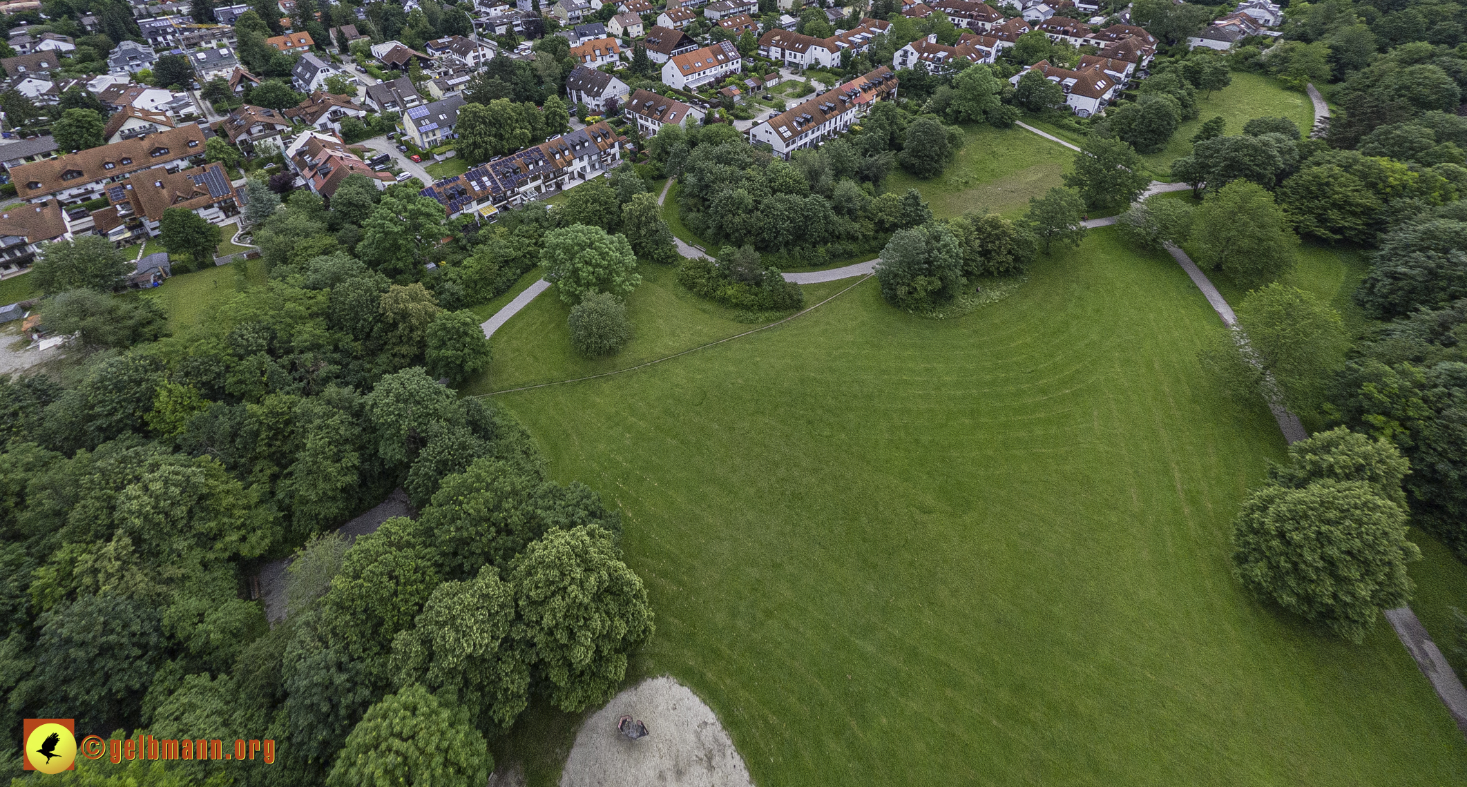 06.06.2024 - Luftbilder der Wohnanlage am Karl-Marx-Ring 52-62 und dem Marx-Zentrum in Neuperlach