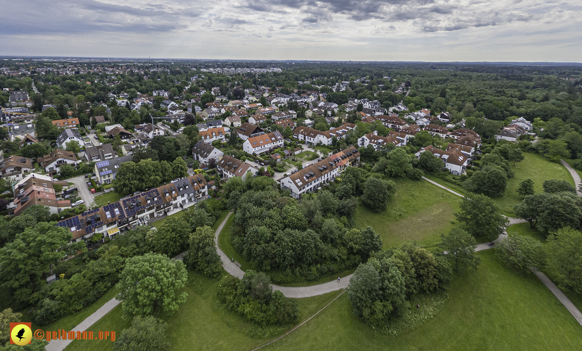 06.06.2024 - Luftbilder der Wohnanlage am Karl-Marx-Ring 52-62 und dem Marx-Zentrum in Neuperlach