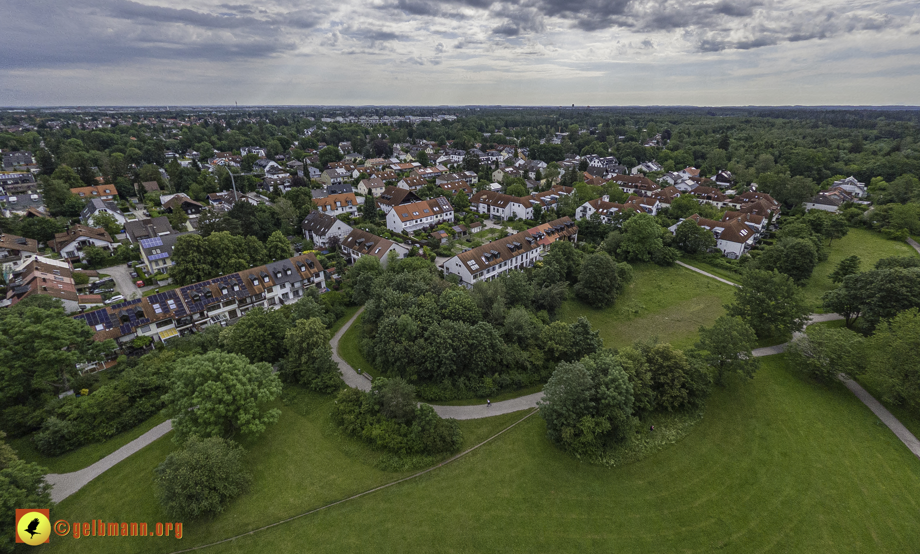 06.06.2024 - Luftbilder der Wohnanlage am Karl-Marx-Ring 52-62 und dem Marx-Zentrum in Neuperlach