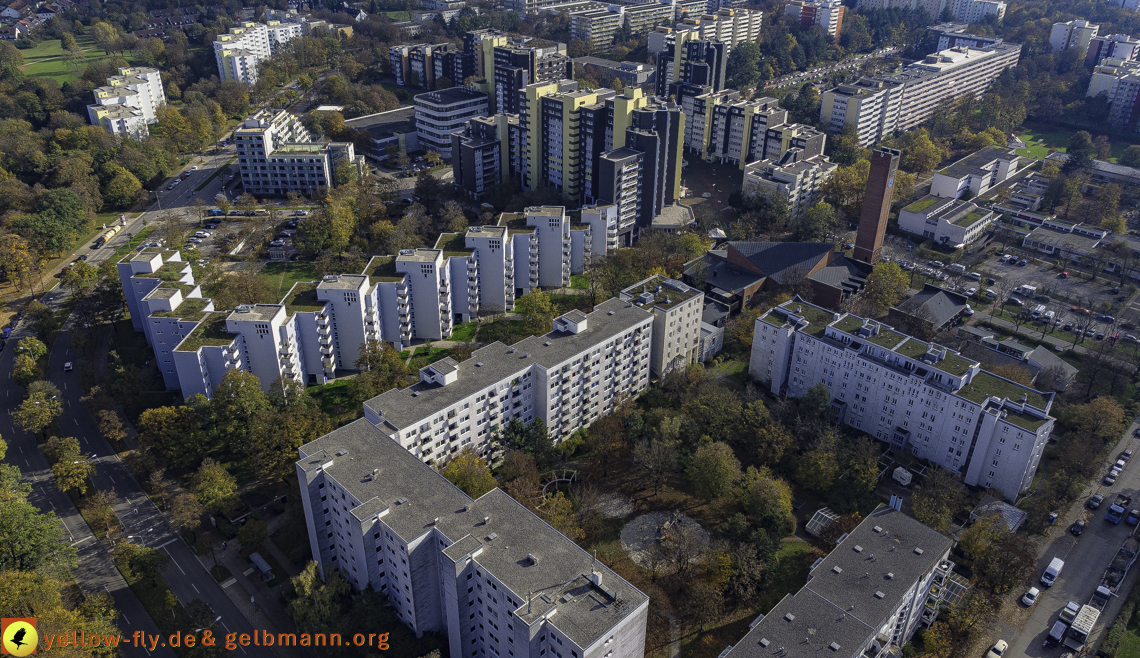 29.10.2024 - das Marx-Zentrum und Wohnanlage am Karl-Marx-Ring 52-62