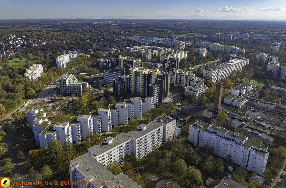 29.10.2024 - das Marx-Zentrum und Wohnanlage am Karl-Marx-Ring 52-62