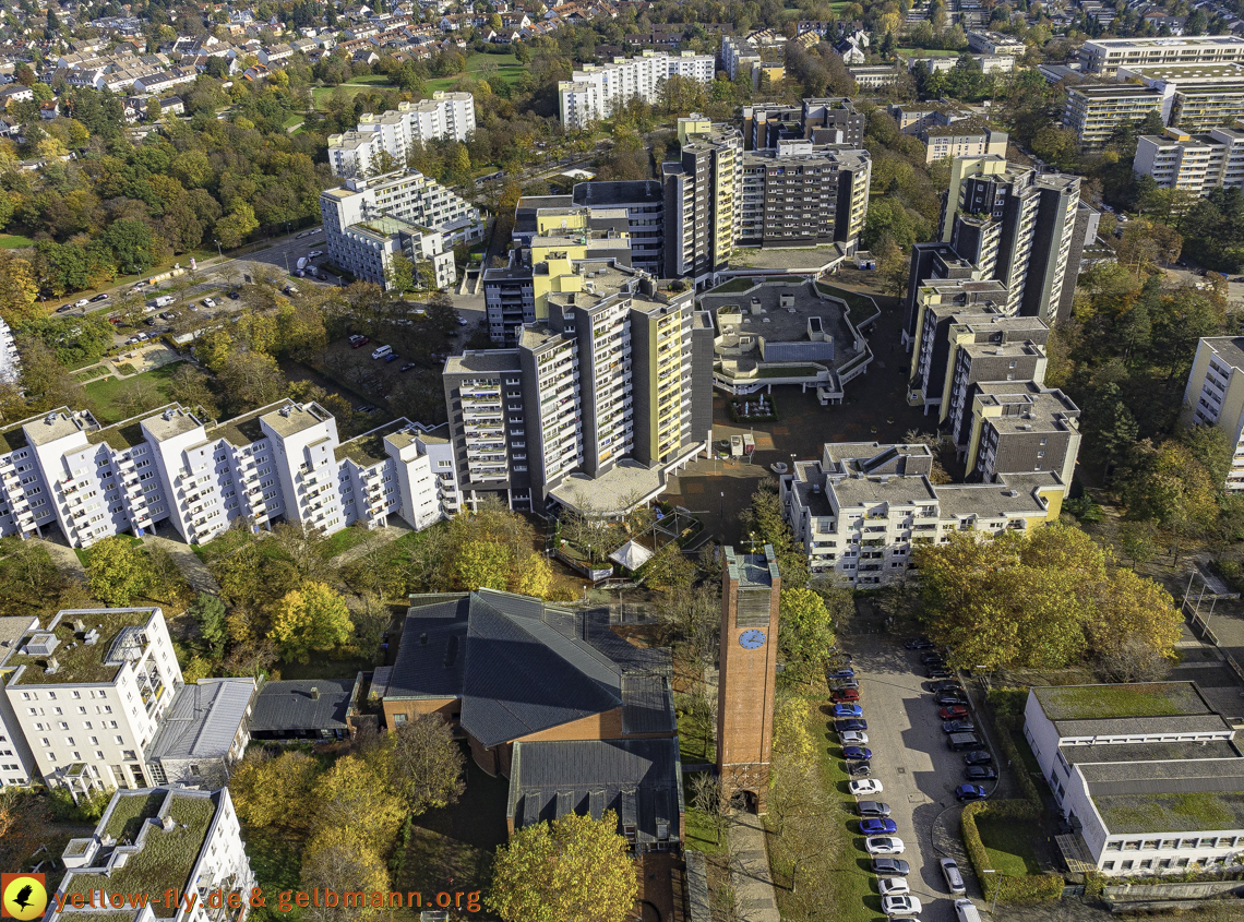 29.10.2024 - das Marx-Zentrum und Wohnanlage am Karl-Marx-Ring 52-62