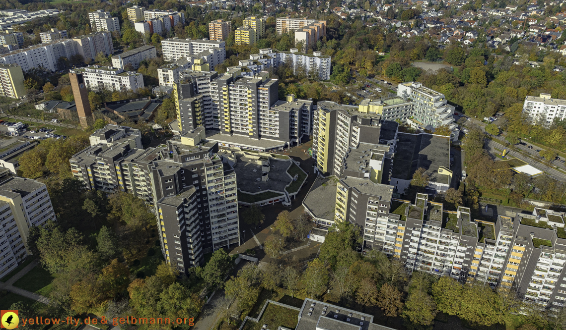 29.10.2024 - das Marx-Zentrum und Wohnanlage am Karl-Marx-Ring 52-62