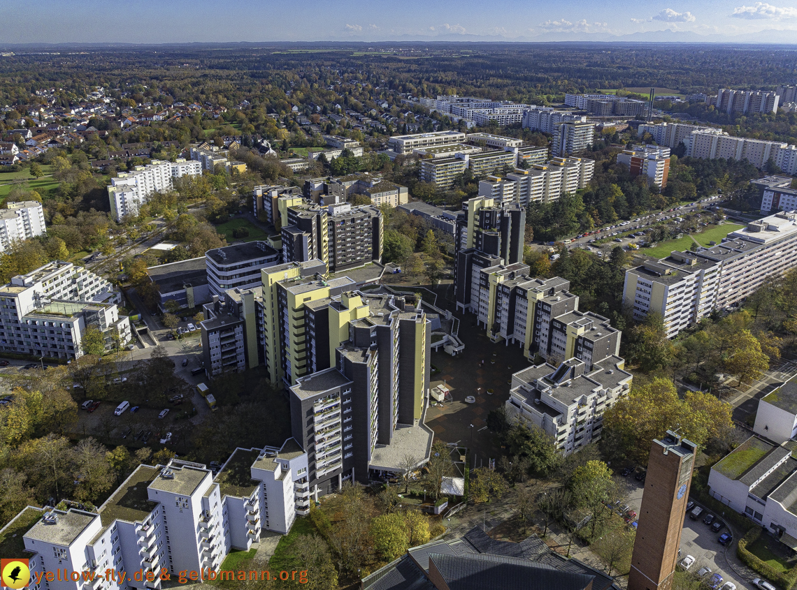 29.10.2024 - das Marx-Zentrum und Wohnanlage am Karl-Marx-Ring 52-62