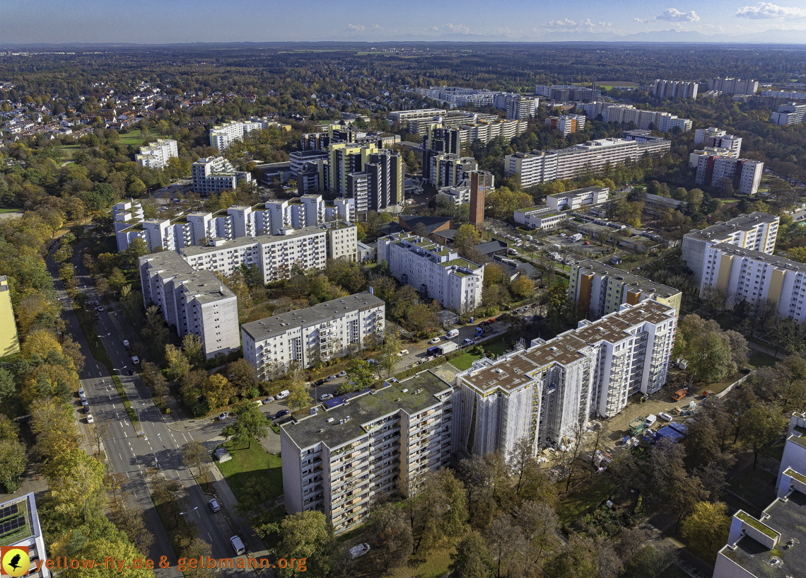 29.10.2024 - das Marx-Zentrum und Wohnanlage am Karl-Marx-Ring 52-62