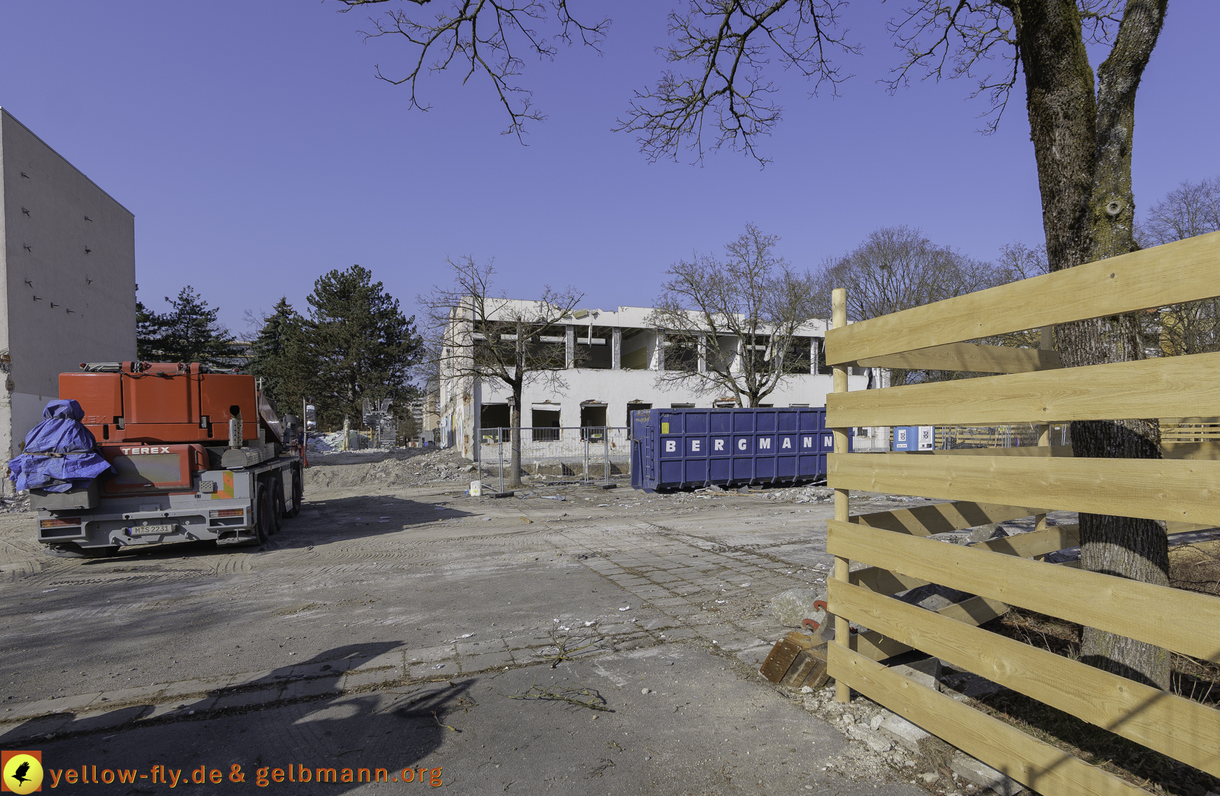 07.03.2025 - Abriss der Grundschule am Karl-Marx-Ring in Neuperlach