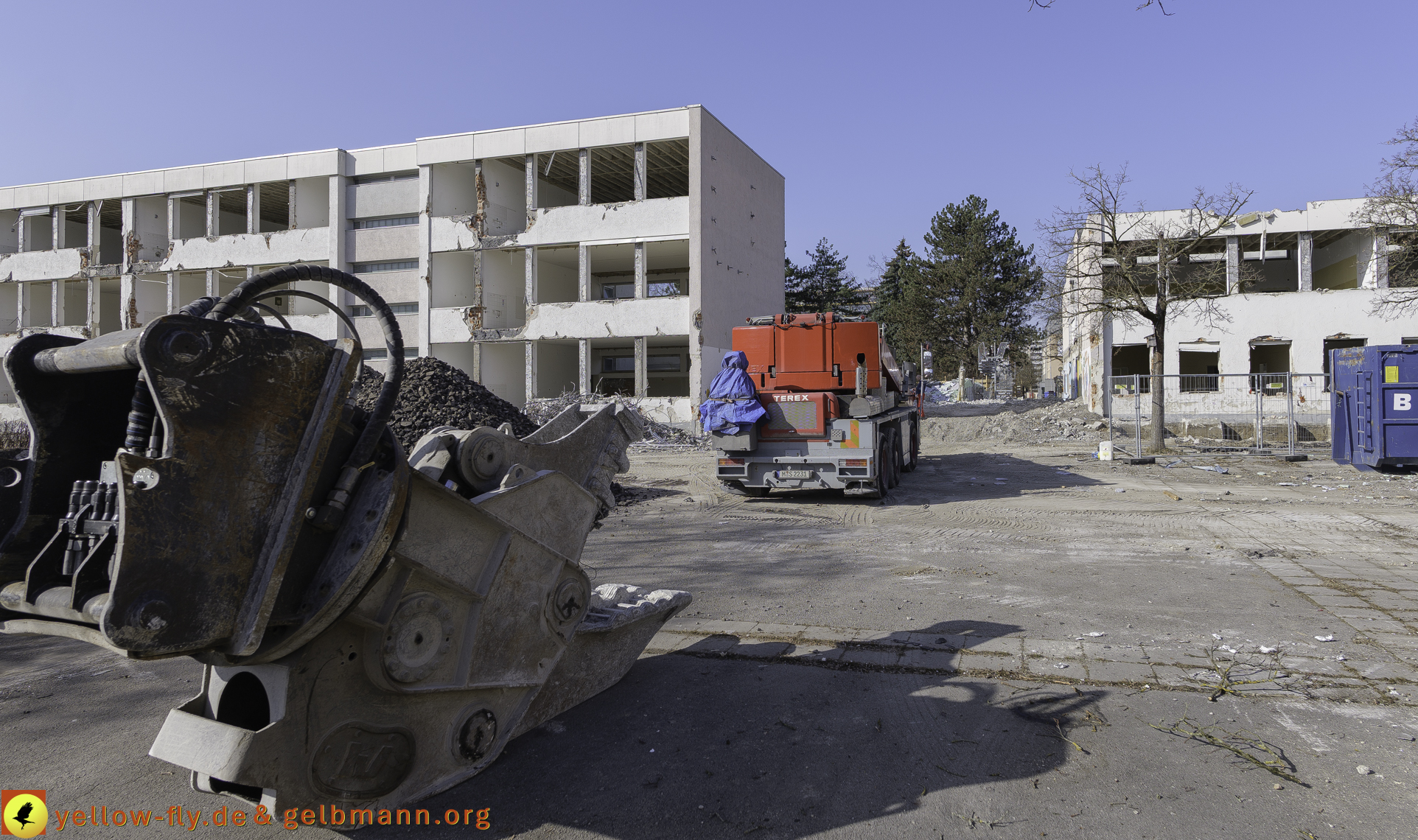 07.03.2025 - Abriss der Grundschule am Karl-Marx-Ring in Neuperlach