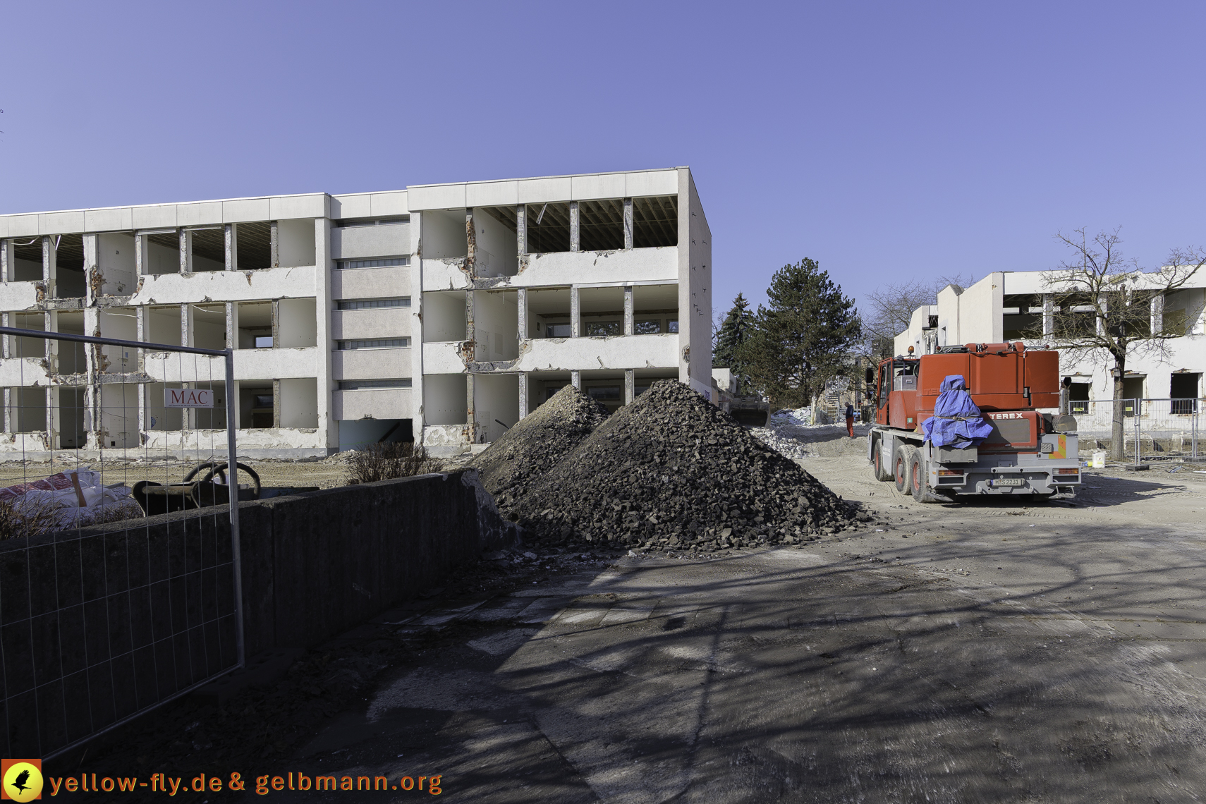 07.03.2025 - Abriss der Grundschule am Karl-Marx-Ring in Neuperlach