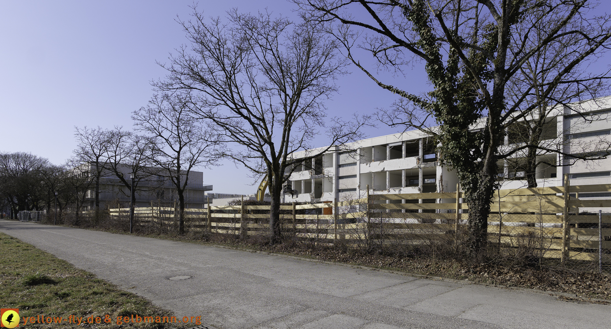 07.03.2025 - Abriss der Grundschule am Karl-Marx-Ring in Neuperlach